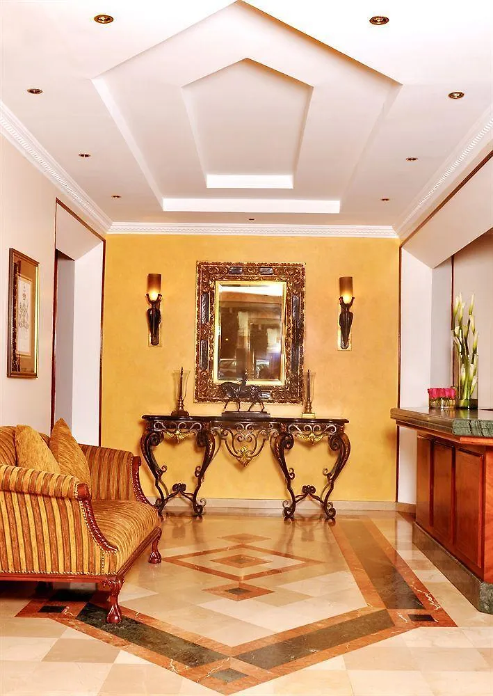 ****  La Colina Suites Hotel Equador