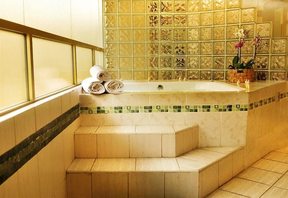 La Colina Suites Hotel