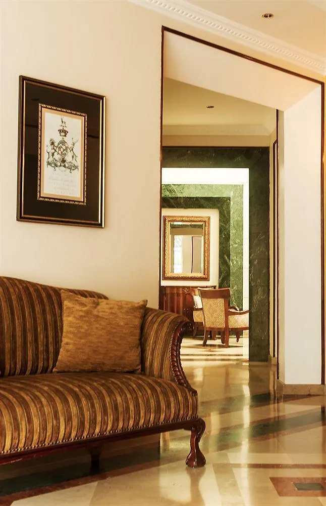 La Colina Suites Hotel Equador