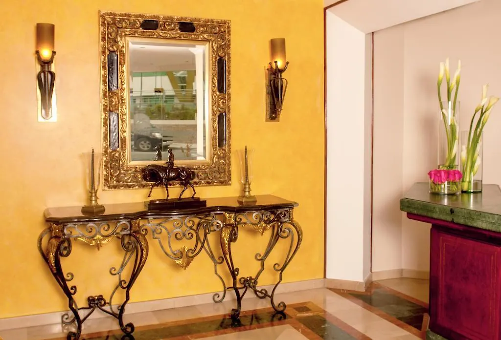 La Colina Suites Hotel