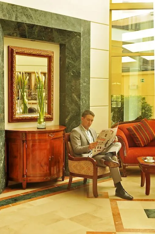 La Colina Suites Hotel