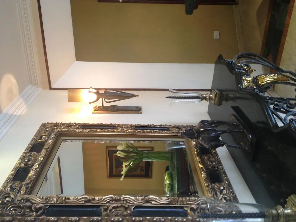 La Colina Suites Hotel