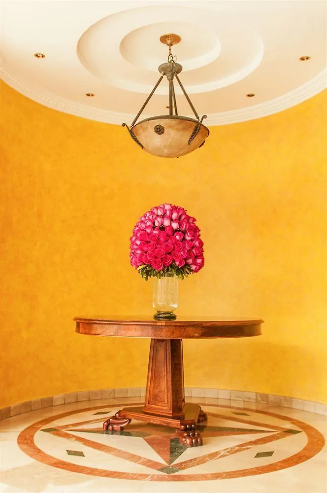 La Colina Suites Hotel