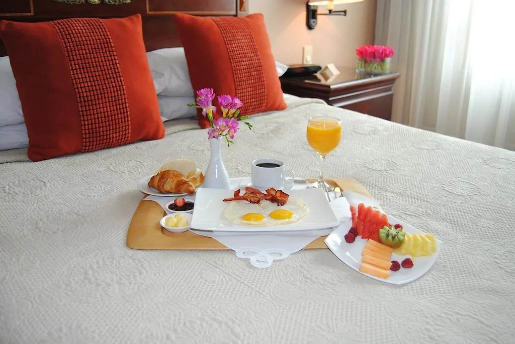 La Colina Suites Hotel