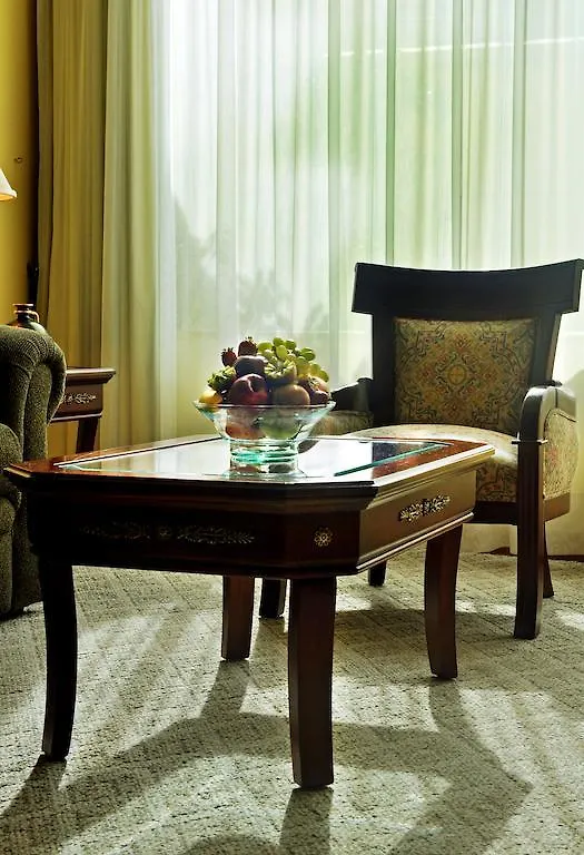 La Colina Suites Hotel